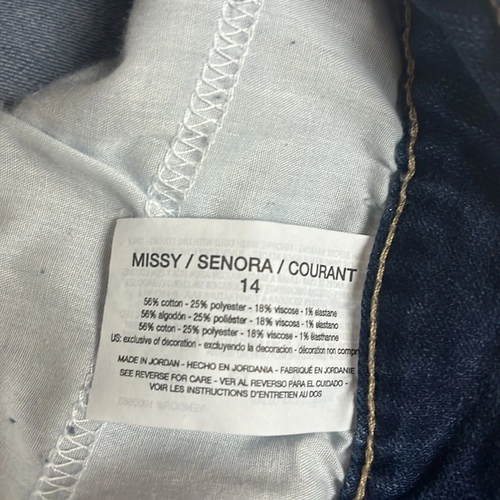 Anne Klein mid rise skinny.  Medium wash. Like new no stains or tears - Picture 3 of 4